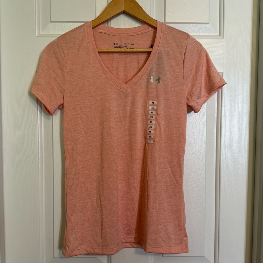 Under Armour Womens T-Shirt Heatgear Peach V-Neck Short Sleeve Logo Size XS